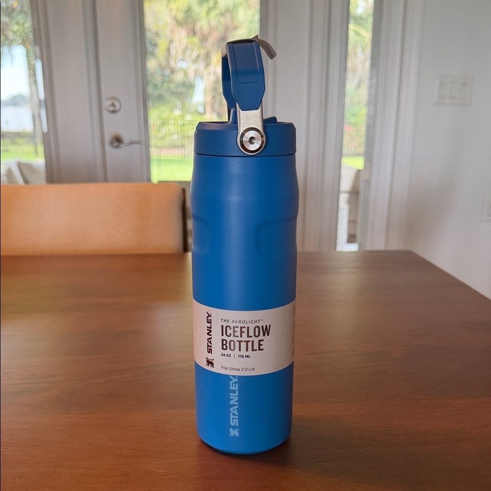 Stanley IceFlow Bottle in Bold Blue 24 oz